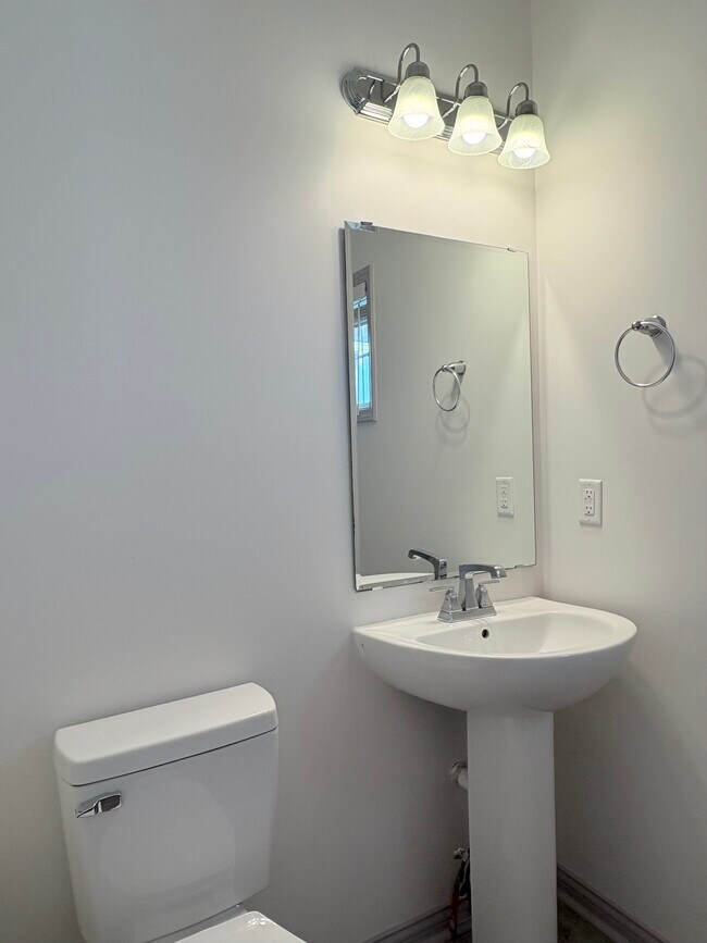 Building Photo - 839 Sweet Bay Ave