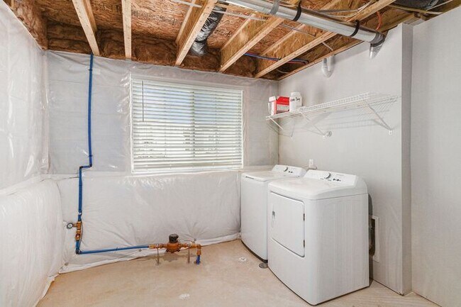 Building Photo - 4394 Pine Creek Dr