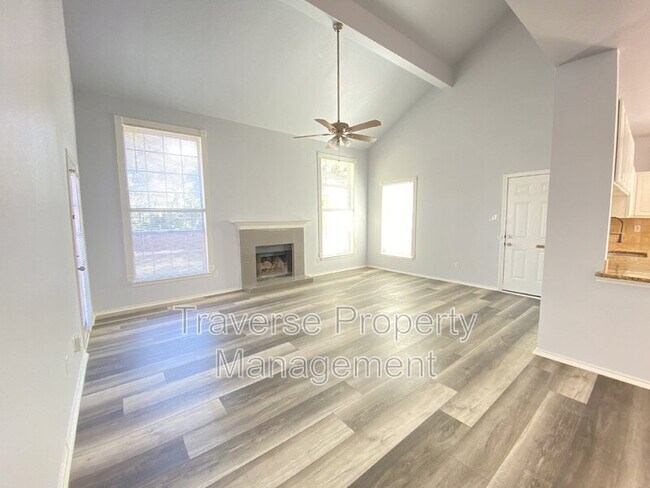 Building Photo - 4150 Briar Hill Dr