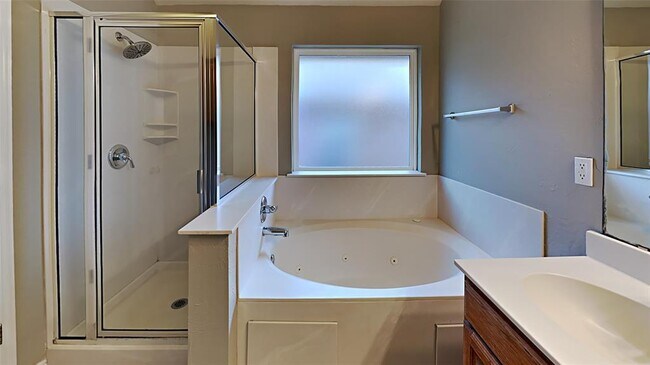 Building Photo - 2025 NW 176th Terrace