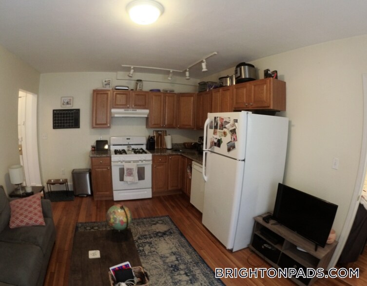 Primary Photo - 1615 Commonwealth Ave