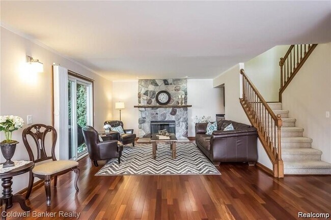 Building Photo - 3290 Bennington Dr