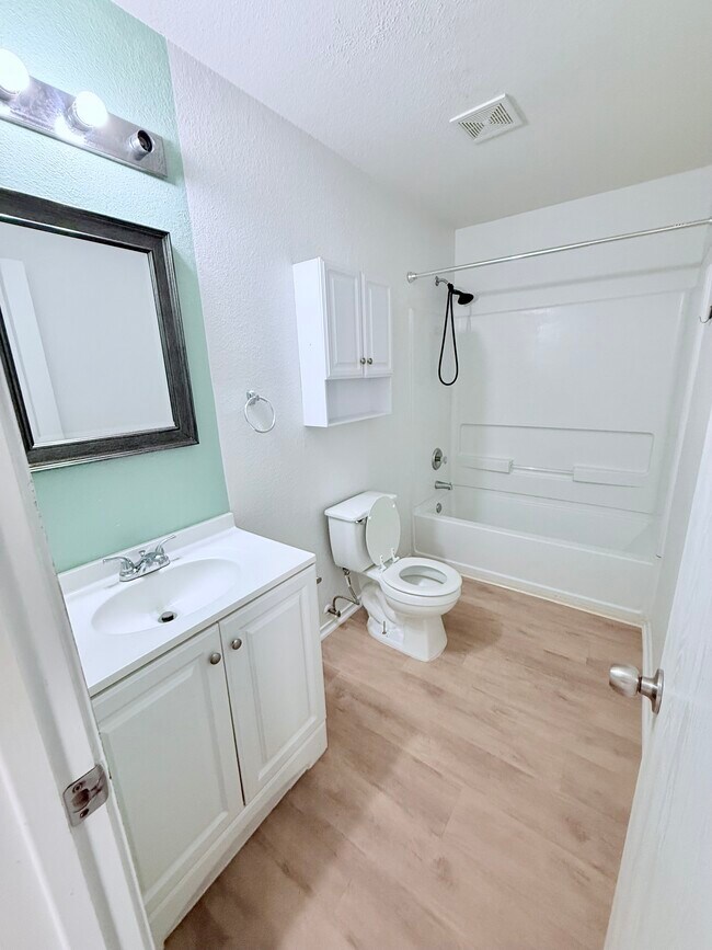 Building Photo - 9922 Kent Forest