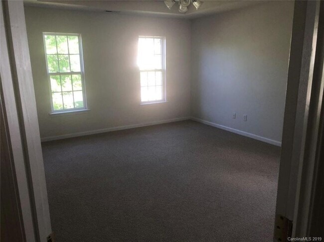 Building Photo - 1157 Woodwinds Dr