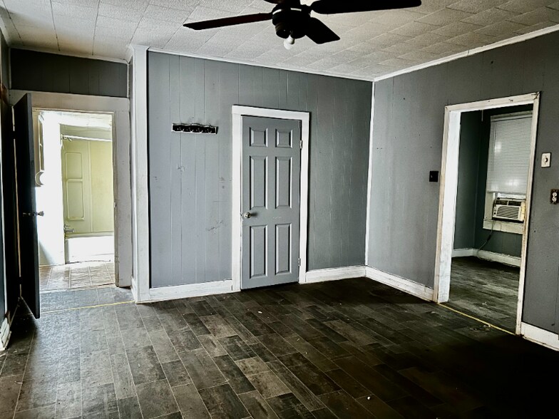 Building Photo - 107 N 4th St