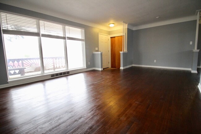 Building Photo - 30014 Lonnie Dr