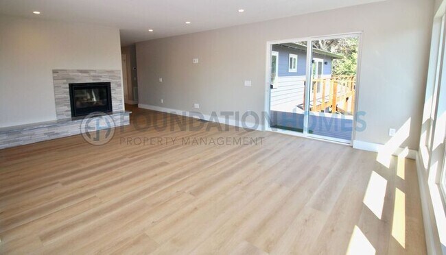 Building Photo - 124 Esmeyer Dr