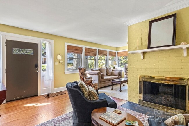 Building Photo - 2917 Forest Park Dr