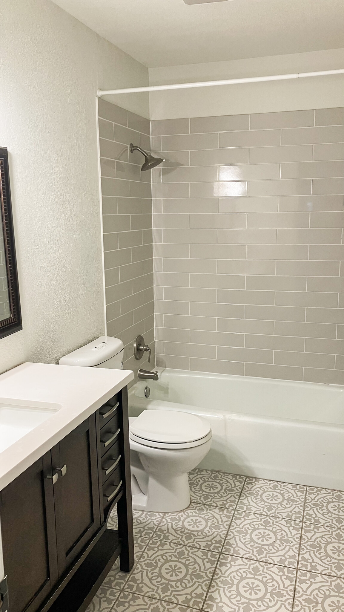 Common bathroom - 6403 Espana Dr