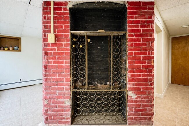 Building Photo - 16 W 51st St