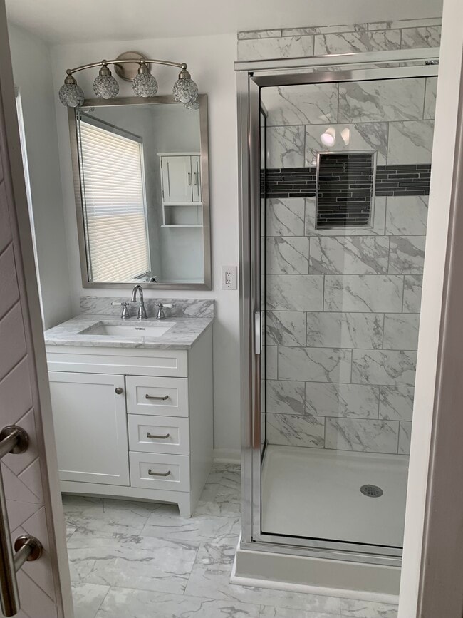 Building Photo - 2431 Shadowood Dr