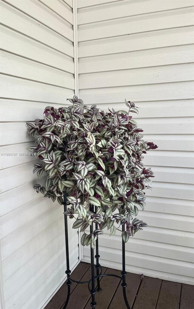 Building Photo - 4700 Regina Dr