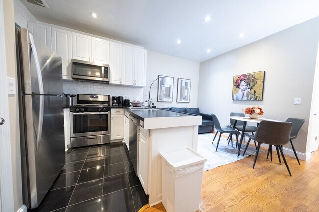 Building Photo - 230 W 113th St