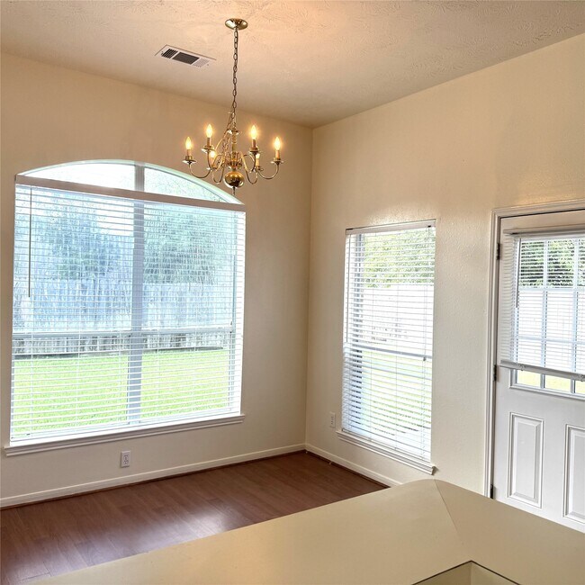 Building Photo - 10023 Hickory Trail Ln