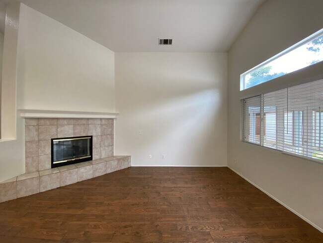 Building Photo - Spacious 3 Bedroom, 2 Bath located in Treasures of Caste Creek Community!