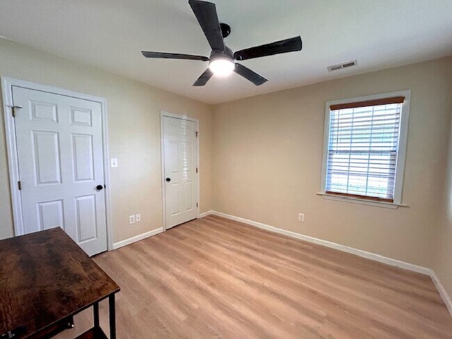 Building Photo - Welcome to Sabiston Height!