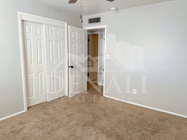 Building Photo - 1220 W Romo Jones St