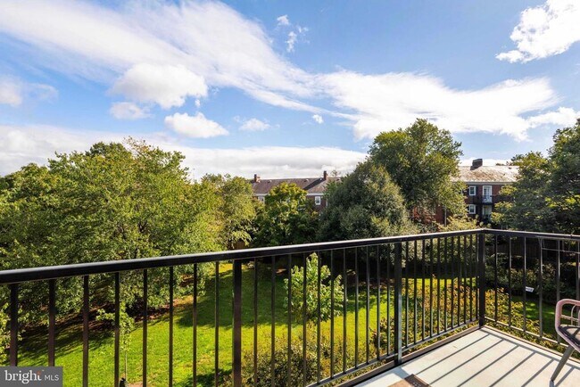 Building Photo - 3050 S Buchanan St