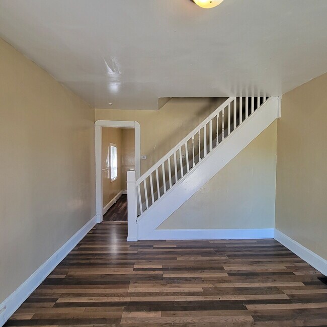 Building Photo - Near NW-Riverside 4BR/2BA House for RENT!