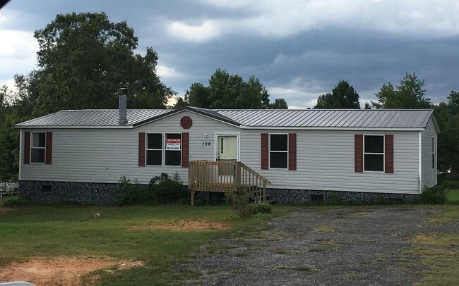 Primary Photo - 106 Crappie Dr