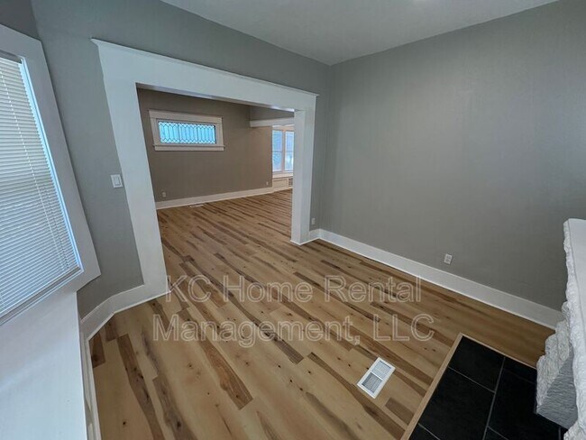 Building Photo - 4010 S Benton Ave