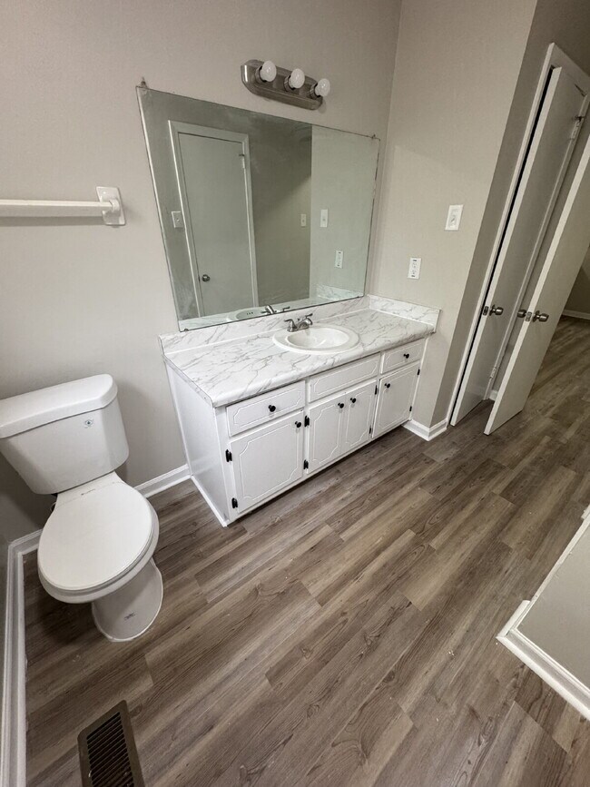 Building Photo - Charming 3-Bedroom, 2-Bath Home with 1,632...