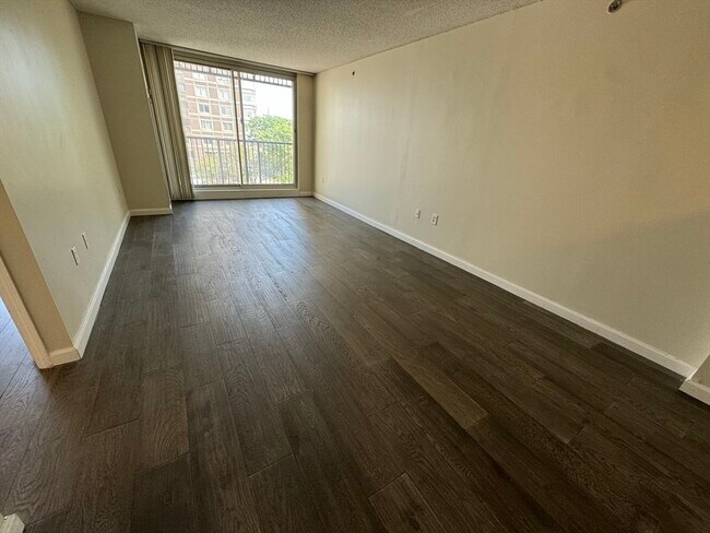 Building Photo - 8 Museum Way
