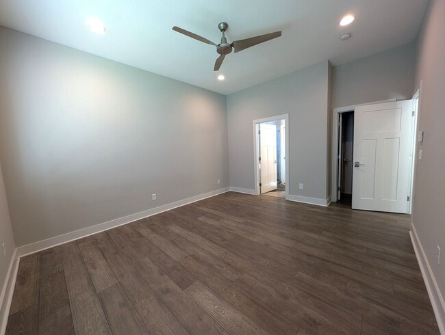 Building Photo - Stunning Contemporary 2 story, 4 bedroom, 3 full bath home is Located in the Merry Oaks Community!