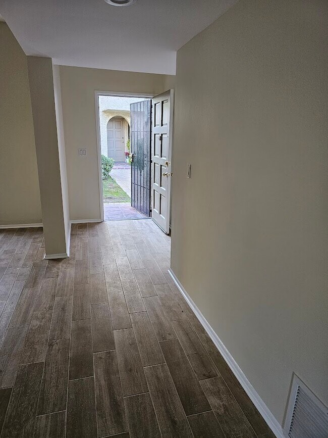 Hallway - 4241 Freedom Dr