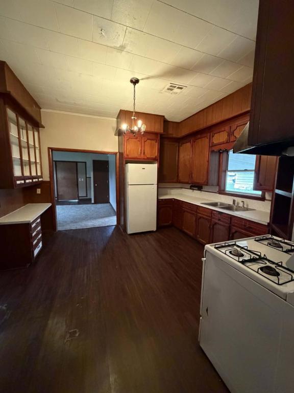 Building Photo - 803 E 3rd St