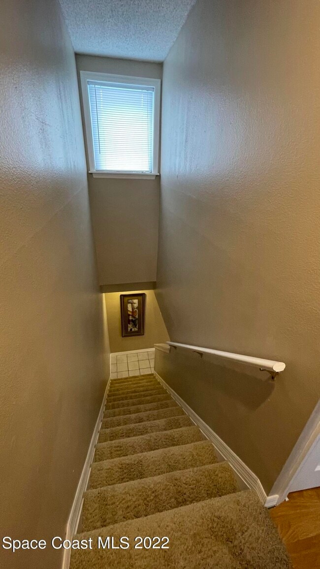 Building Photo - 1425 Malibu Cir NE