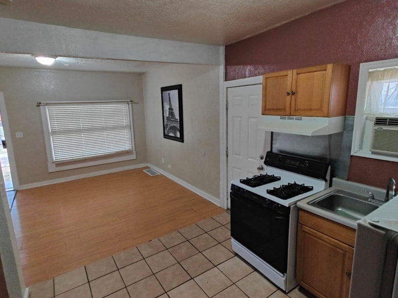 Building Photo - 2816 Adams Ave