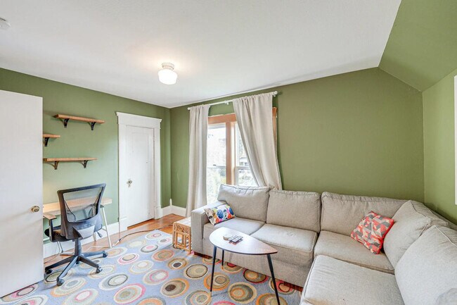 Building Photo - 2323 Elizabeth St