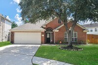 Building Photo - 707 New Pines Dr