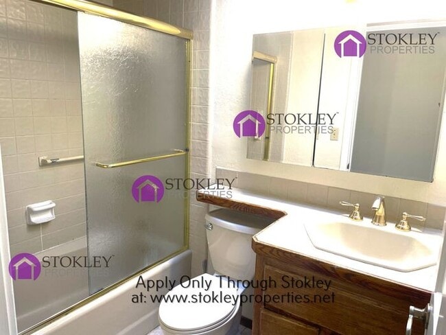 Building Photo - 137 Donna Maria Way