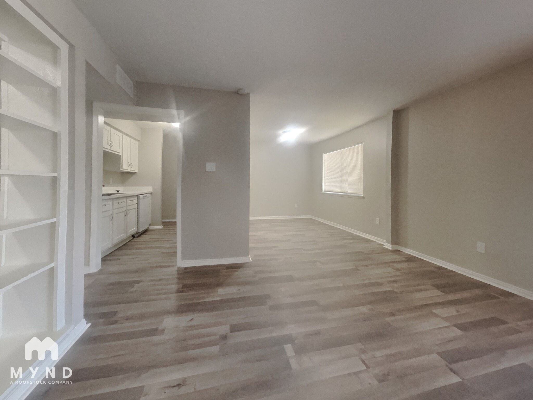 Building Photo - 5625 Antoine Dr