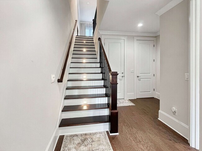 Building Photo - 401 Upper E Ave