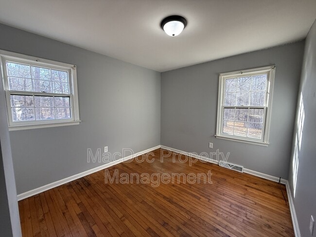 Building Photo - 727 Chalklevel Rd