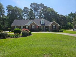 Building Photo - 2947 Sylvan Way