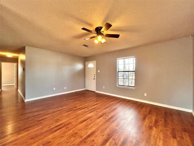 Building Photo - 510 Powell Dr