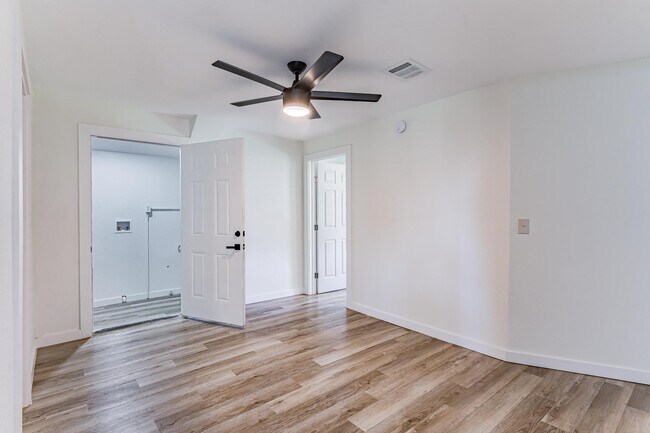 Building Photo - 3913 Avenue H