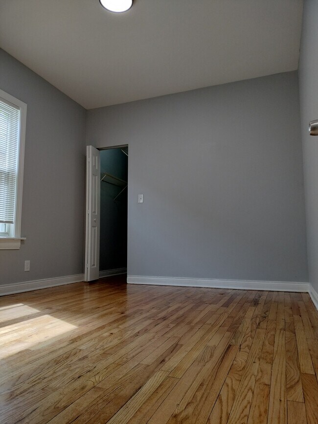 Building Photo - 1344 W 98th Pl