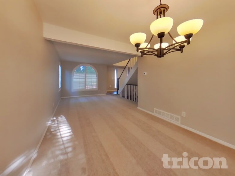 Building Photo - 5740 S Jellison St