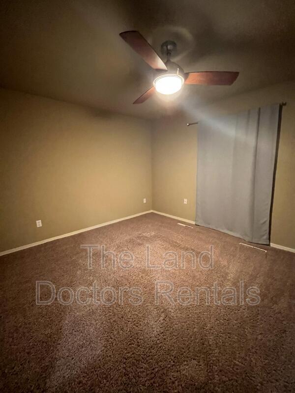 Building Photo - 412 S Country Club Road