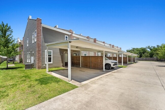 Building Photo - 515 Division St