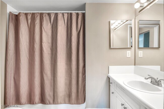 Building Photo - 1250 Wildwood Lakes Blvd