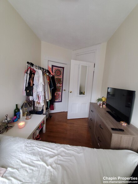 Building Photo - 40 Forest St