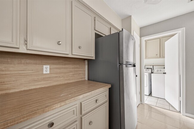 Building Photo - 4410 Wildacres Dr