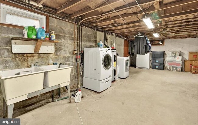 Building Photo - 7203 Peekskill Dr