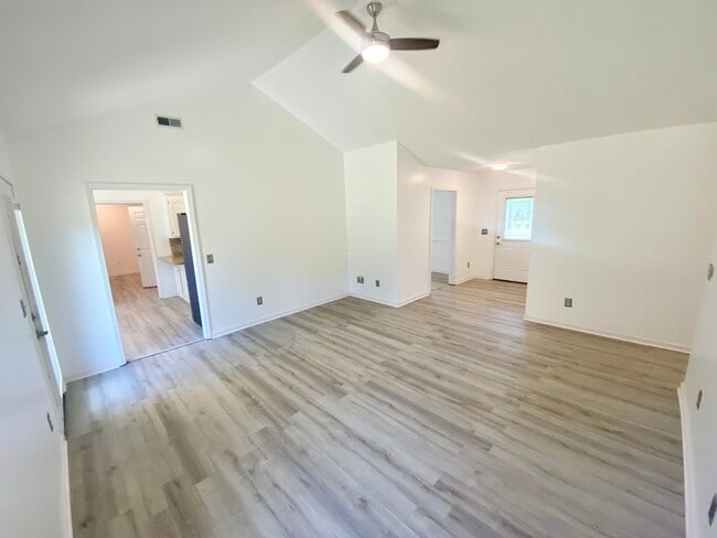 Building Photo - 2560 Nicholson Dr
